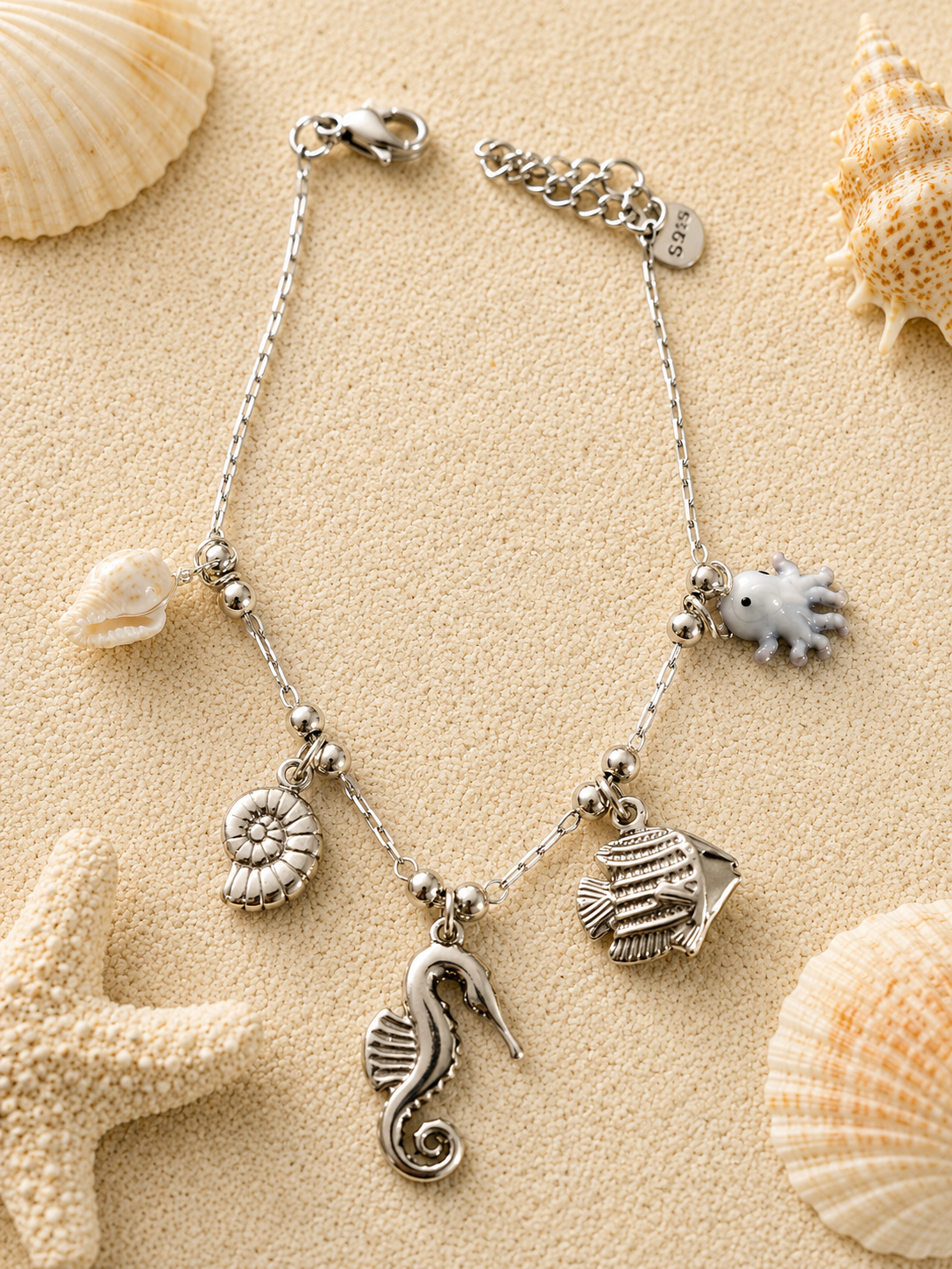 Bracelet à charms hippocampe et poulpe nacré argenté