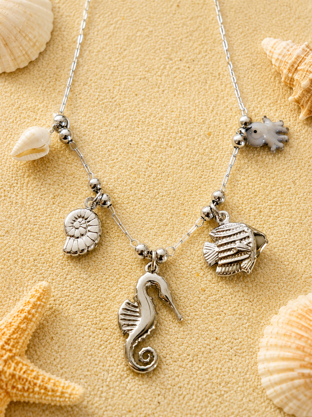Bracelet à charms hippocampe et poulpe nacré argenté