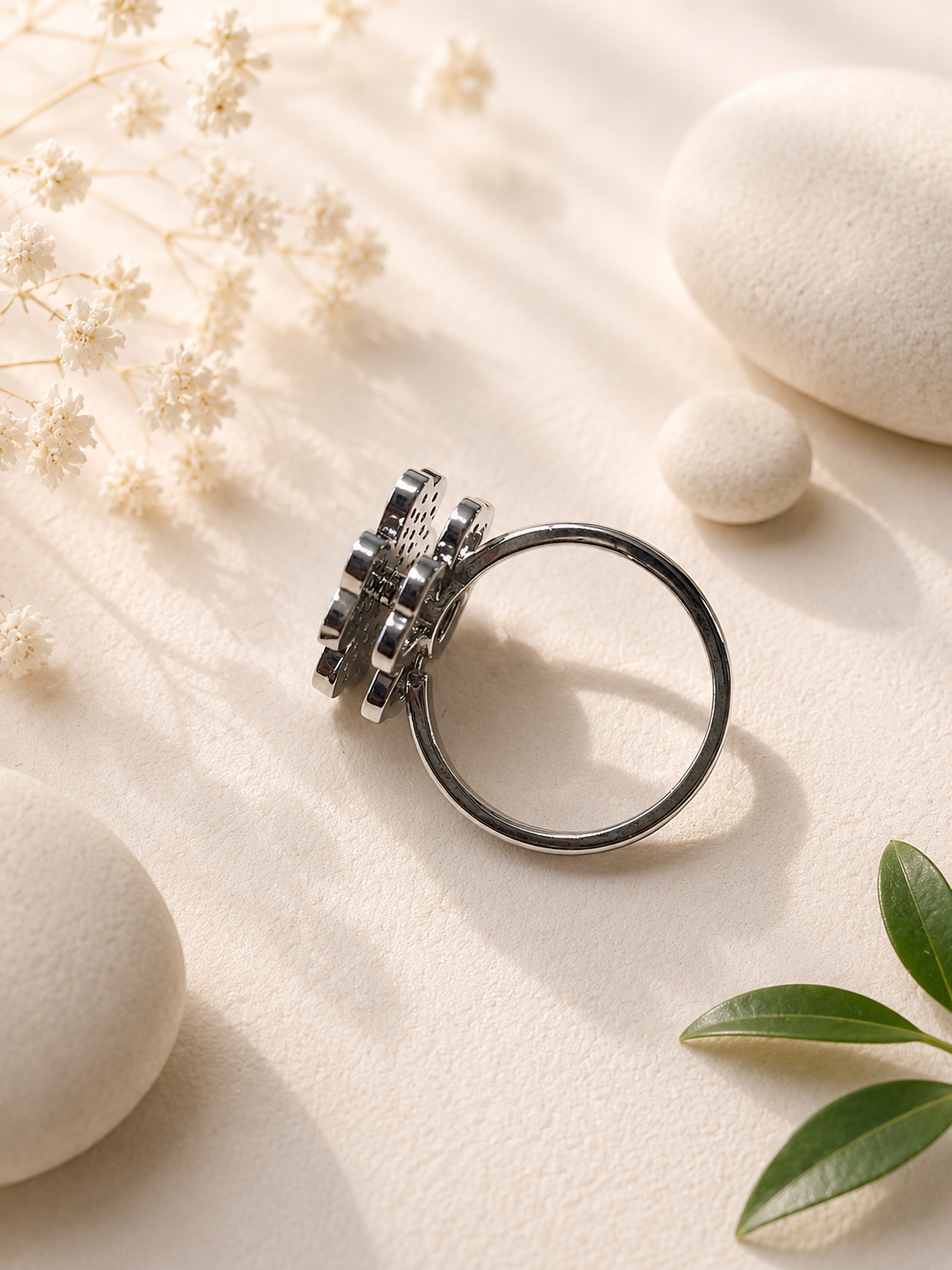 Bague acier inoxydable argenté ouverte trèfle rotatif zircon anti-stress - le trèfle tourne