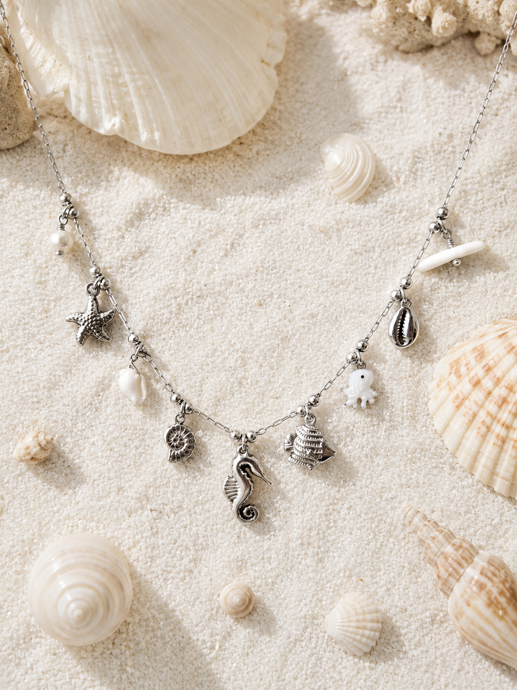 Collier pendentifs marins avec poulpe nacré argenté