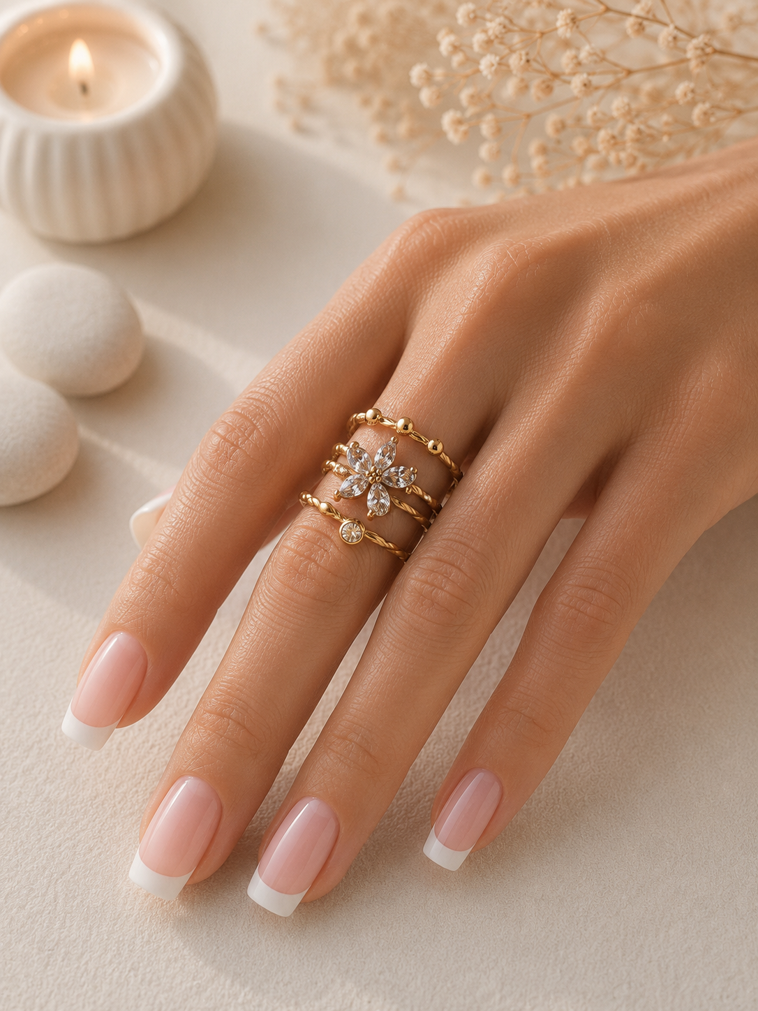 Bague ajustable à trois anneaux avec fleur strassée doré