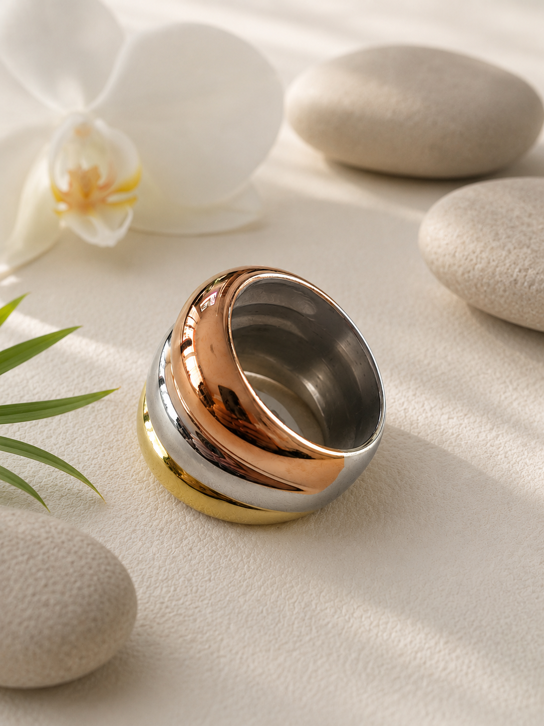 Anello acciaio inossidabile argentato e dorato design irregolare taglia 8