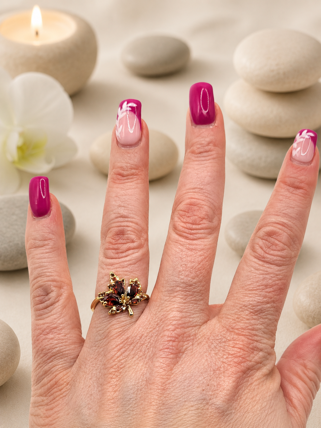 Bague Ajustable Feuille & Zircons Rouges en Acier Inoxydable Doré – Élégante & Raffinée