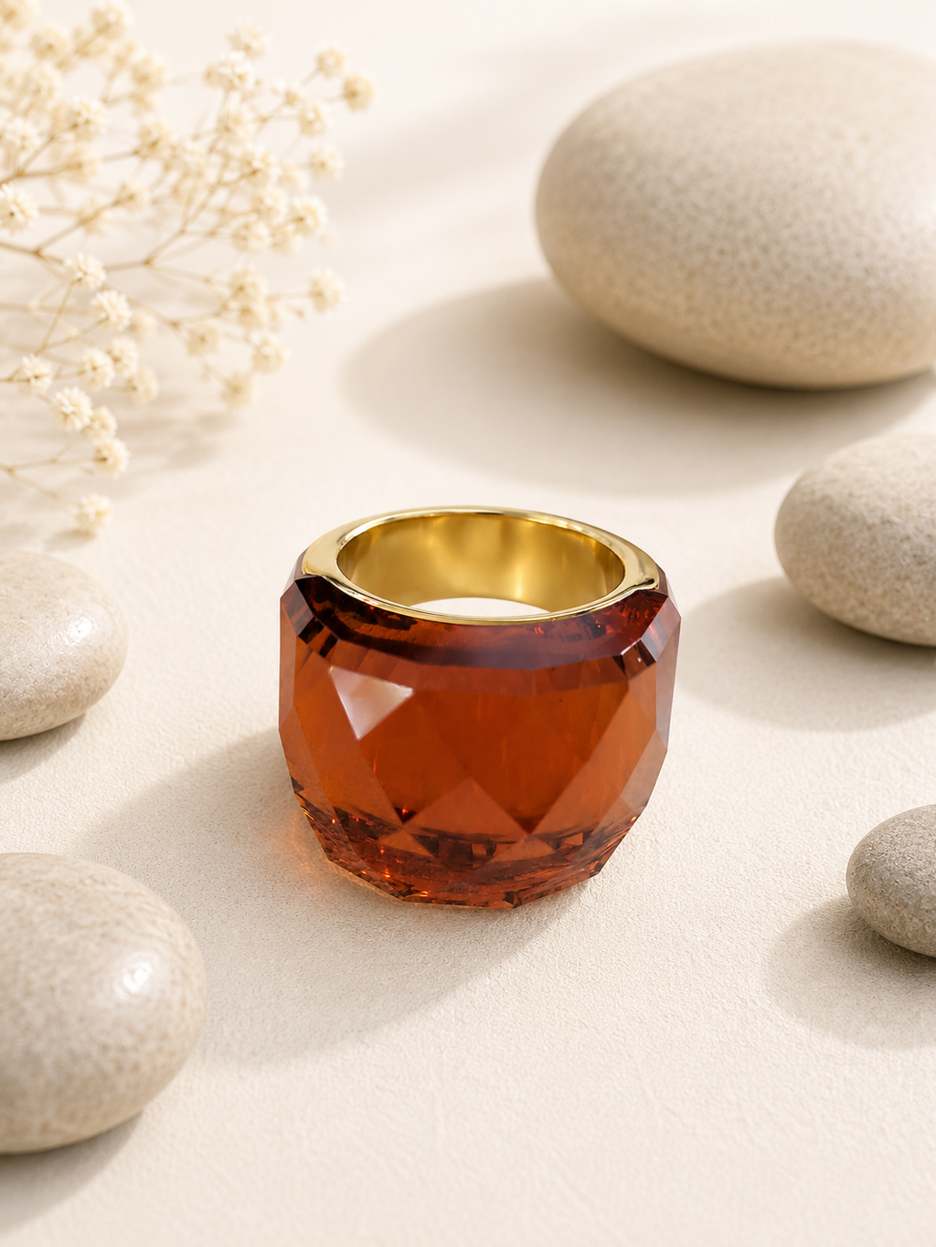Bague en acier inoxydable dorée avec cristal caramel – Taille 57 | Bagatelle