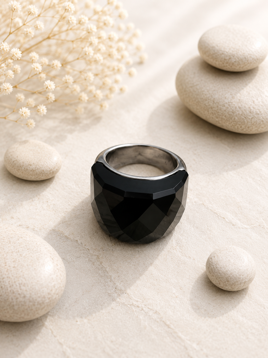 Bague en acier inoxydable argentée avec cristal noir – Taille 57 | Bagatelle