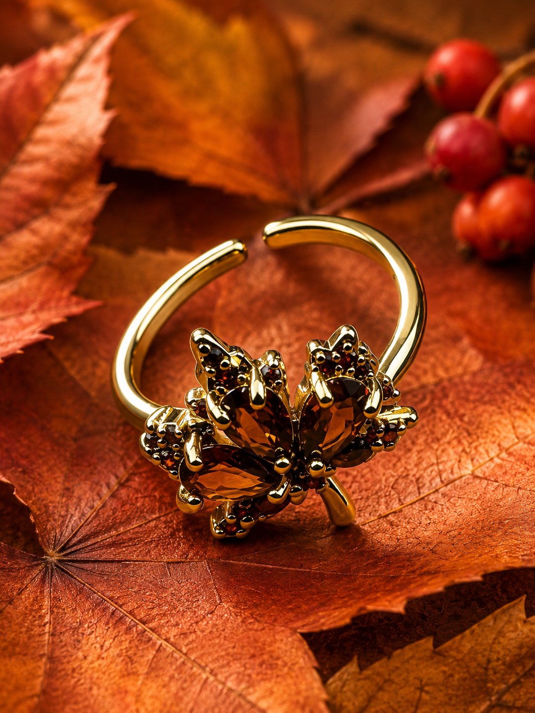 Bague Ajustable Dorée Feuille et Zircons Rouges en Acier Inoxydable