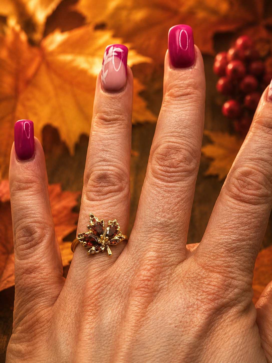 Bague Ajustable Dorée Feuille et Zircons Rouges en Acier Inoxydable