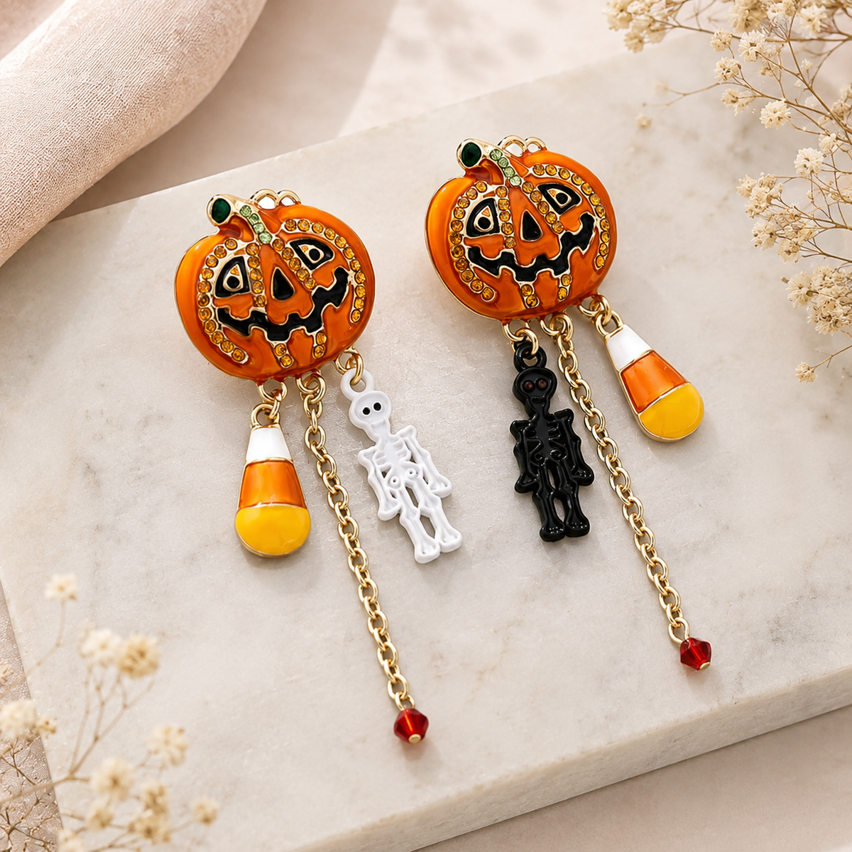 Boucles d’Oreilles Asymétriques Halloween – Citrouille & Squelettes