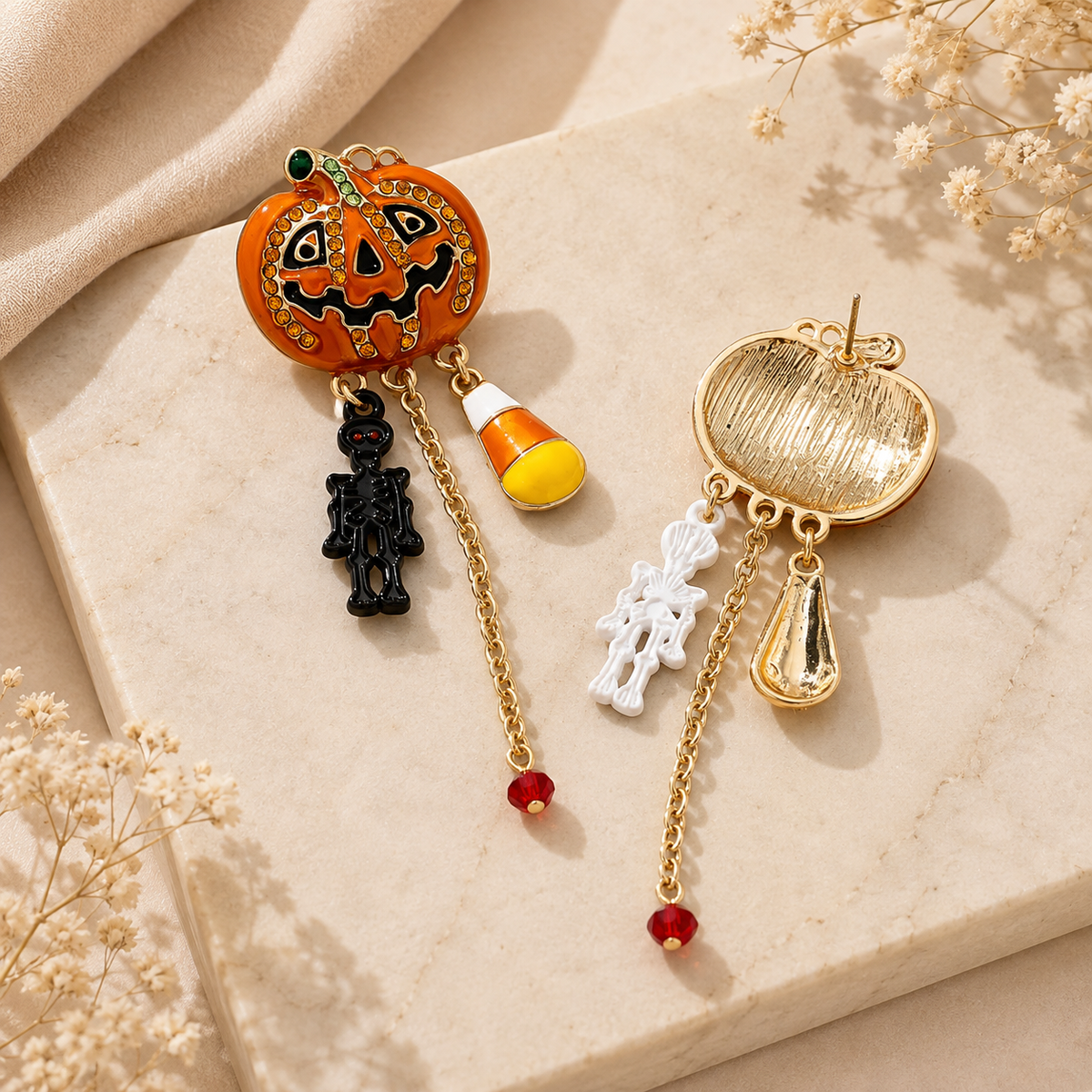 Boucles d’Oreilles Asymétriques Halloween – Citrouille & Squelettes