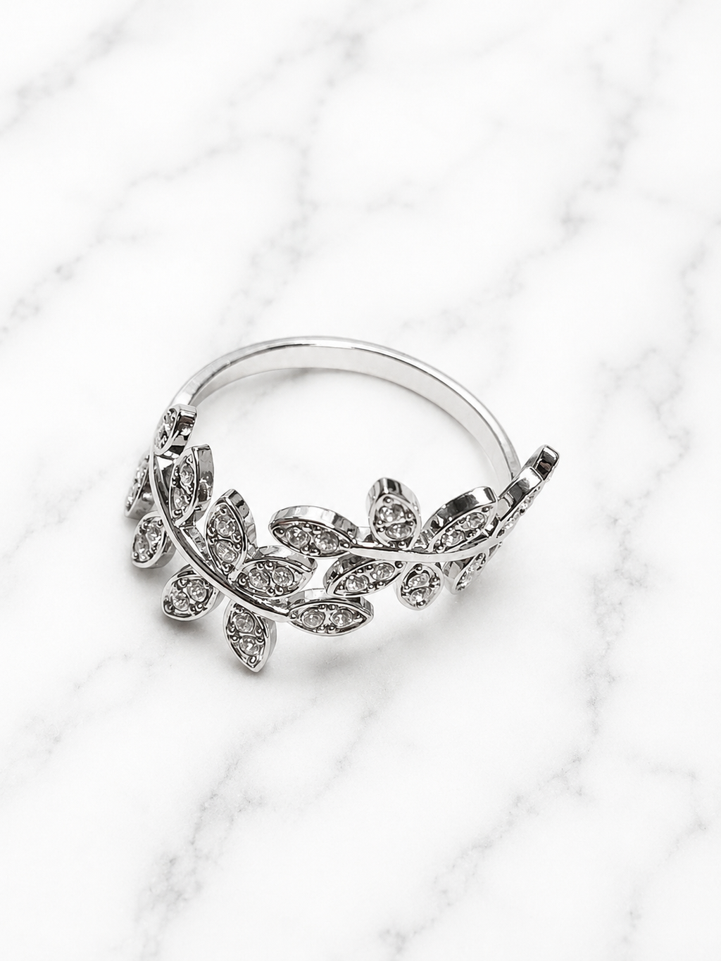 Anello aperto due foglie lunghe con strass argentati