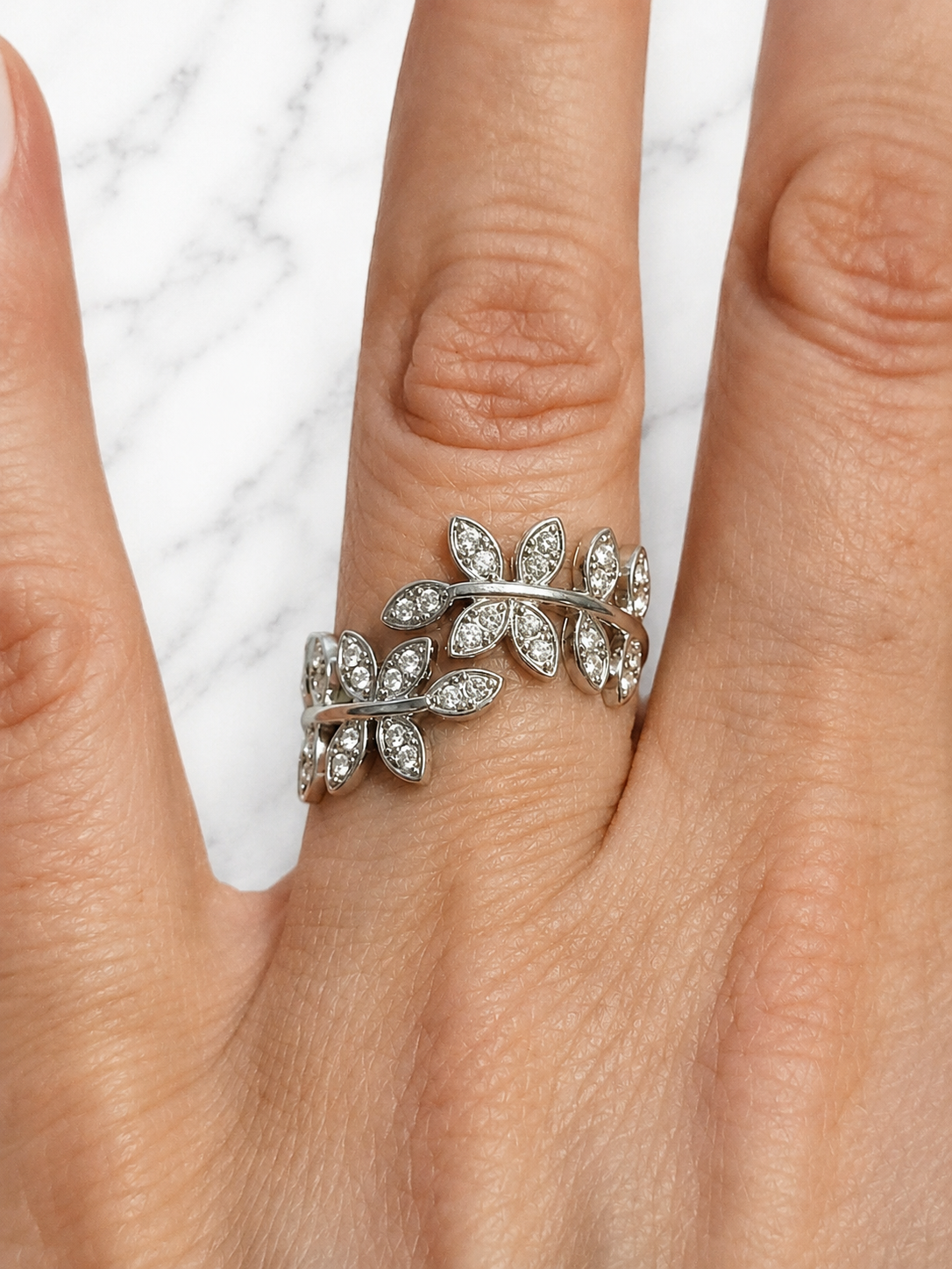 Anello aperto due foglie lunghe con strass argentati