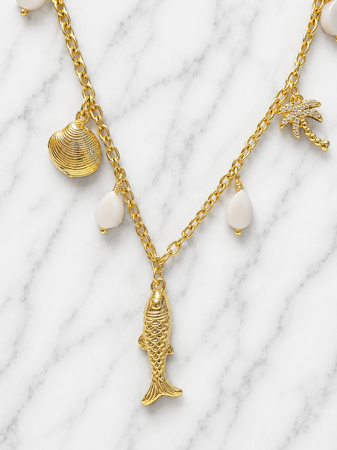 Collana dorata charms marini con palma e pietre rosa
