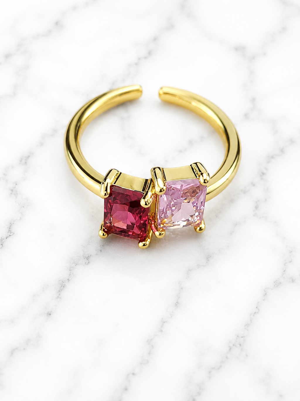 Anello quadrato in acciaio inossidabile con zirconi e due rose