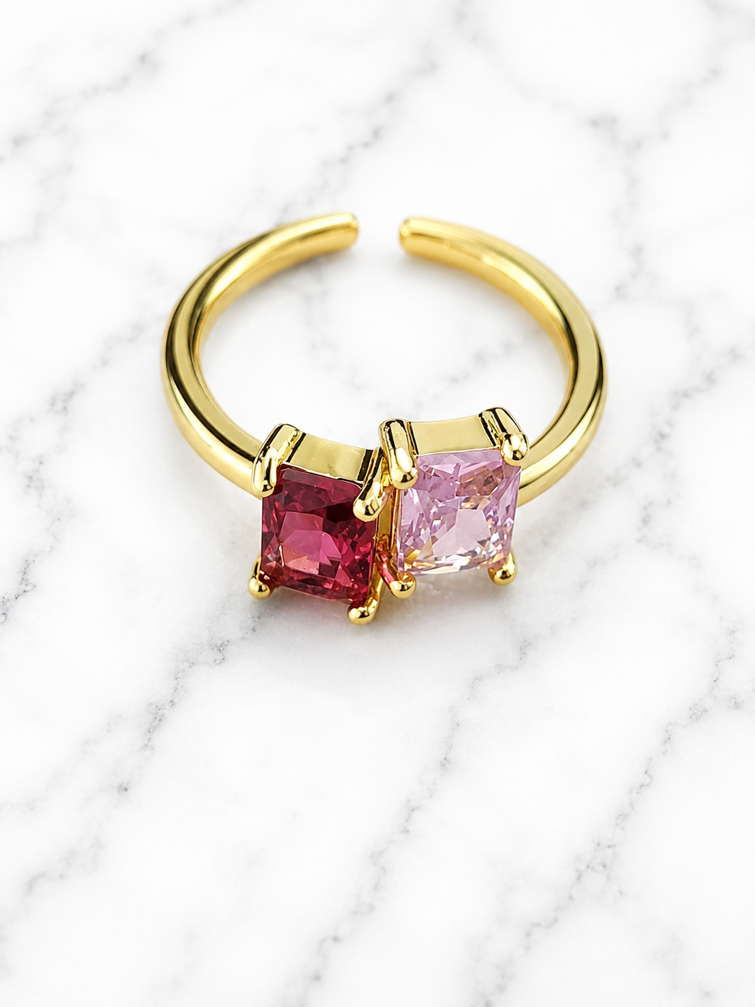 Anello quadrato in acciaio inossidabile con zirconi e due rose