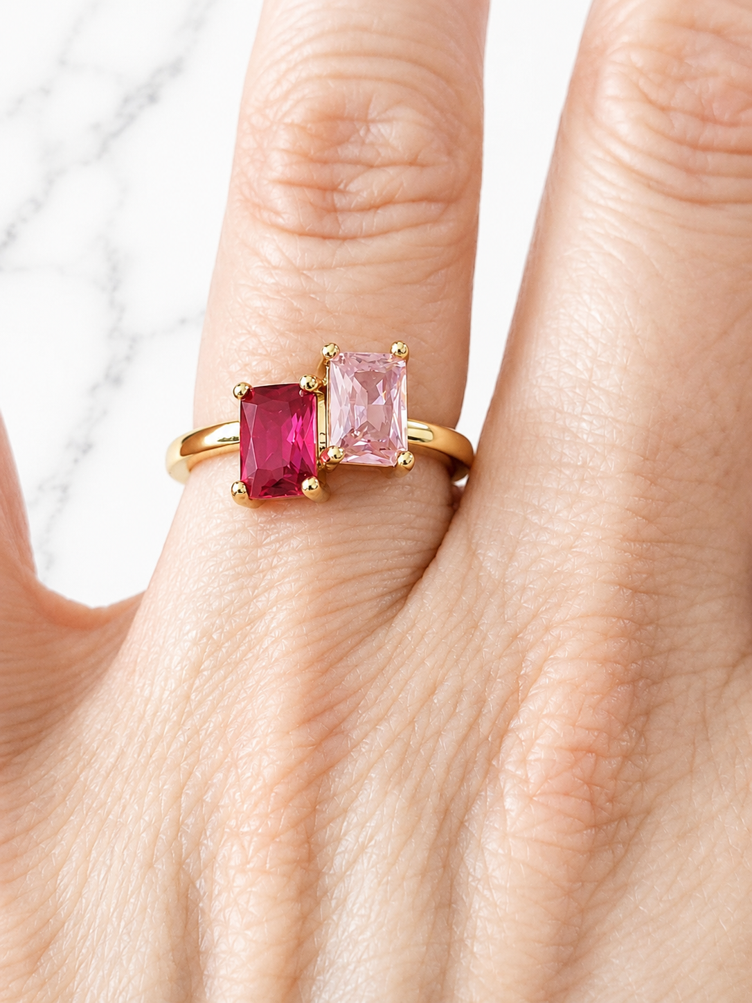 Anello quadrato in acciaio inossidabile con zirconi e due rose