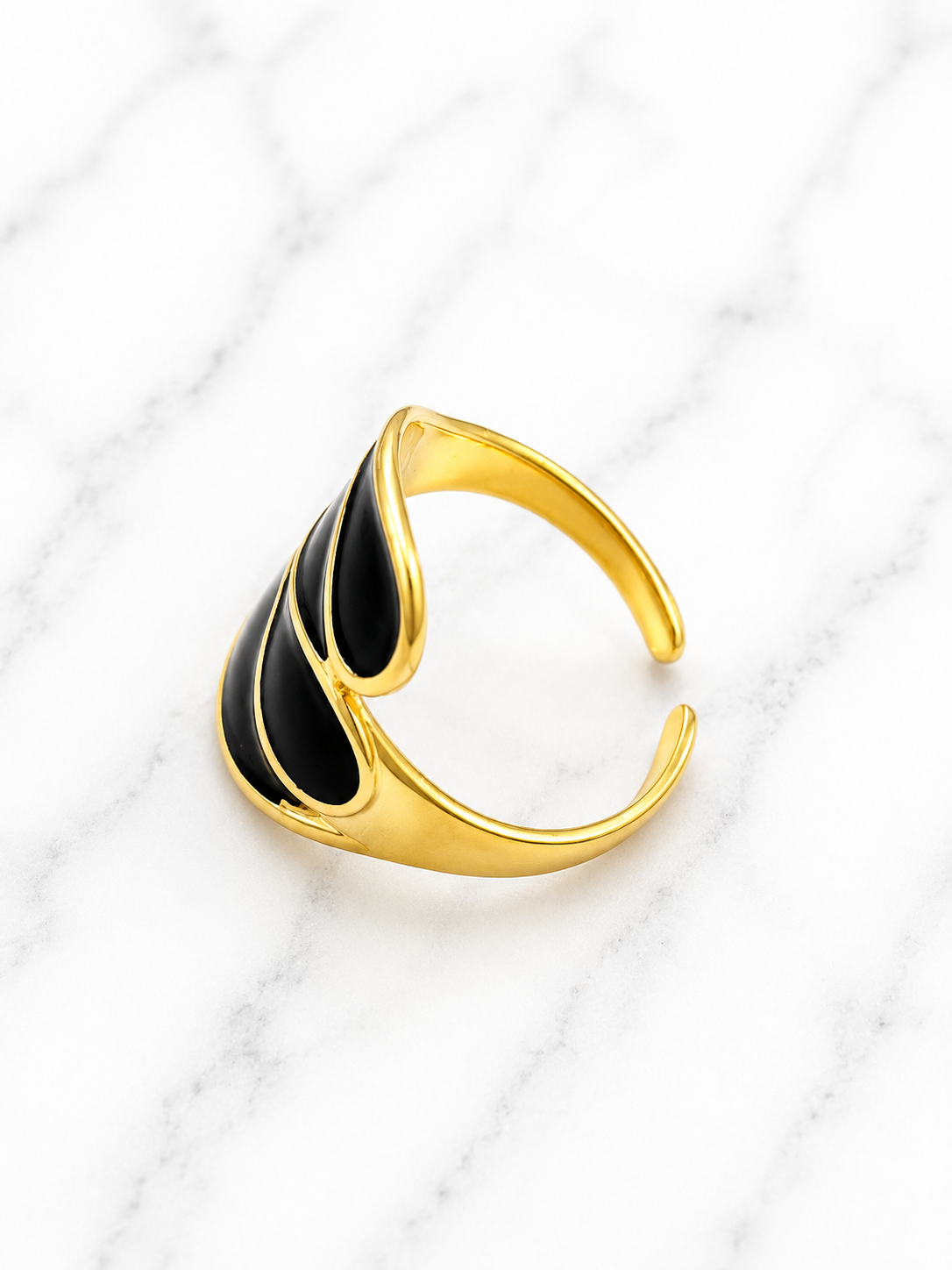 Anello aperto asimmetrico geometrico acciaio inossidabile dorato nero