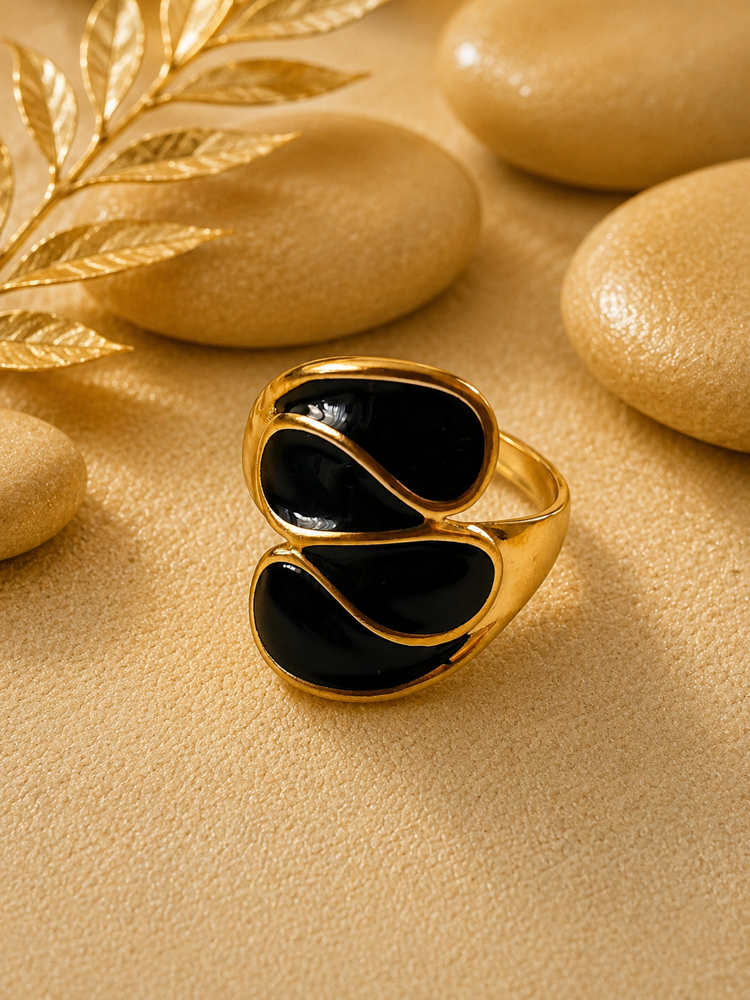 Bague Ouverte Asymétrique en Acier Inoxydable Doré & Noir – Ajustable | Bagatelle