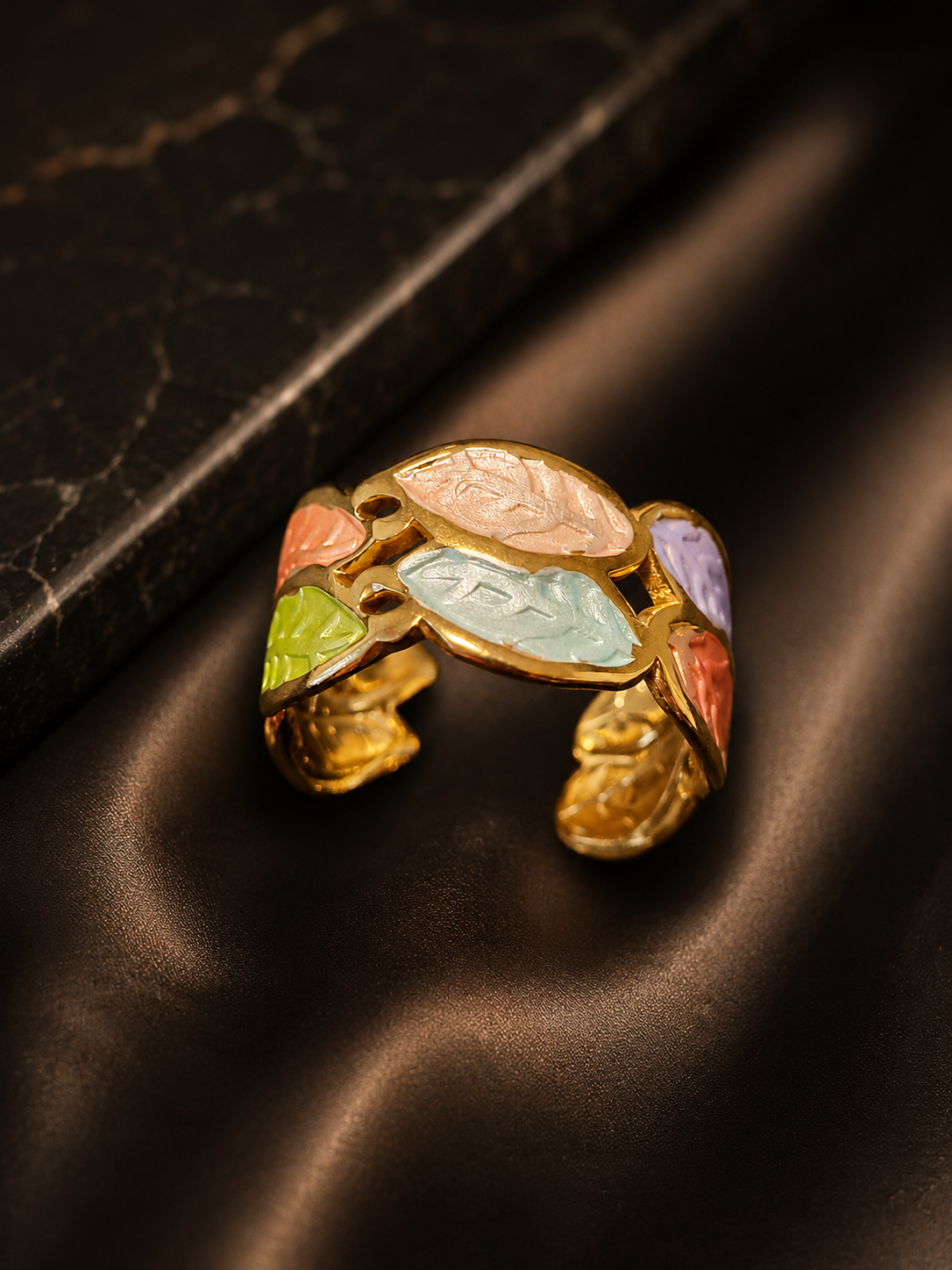 Anello in acciaio inossidabile dorato a forma di foglia multicolore