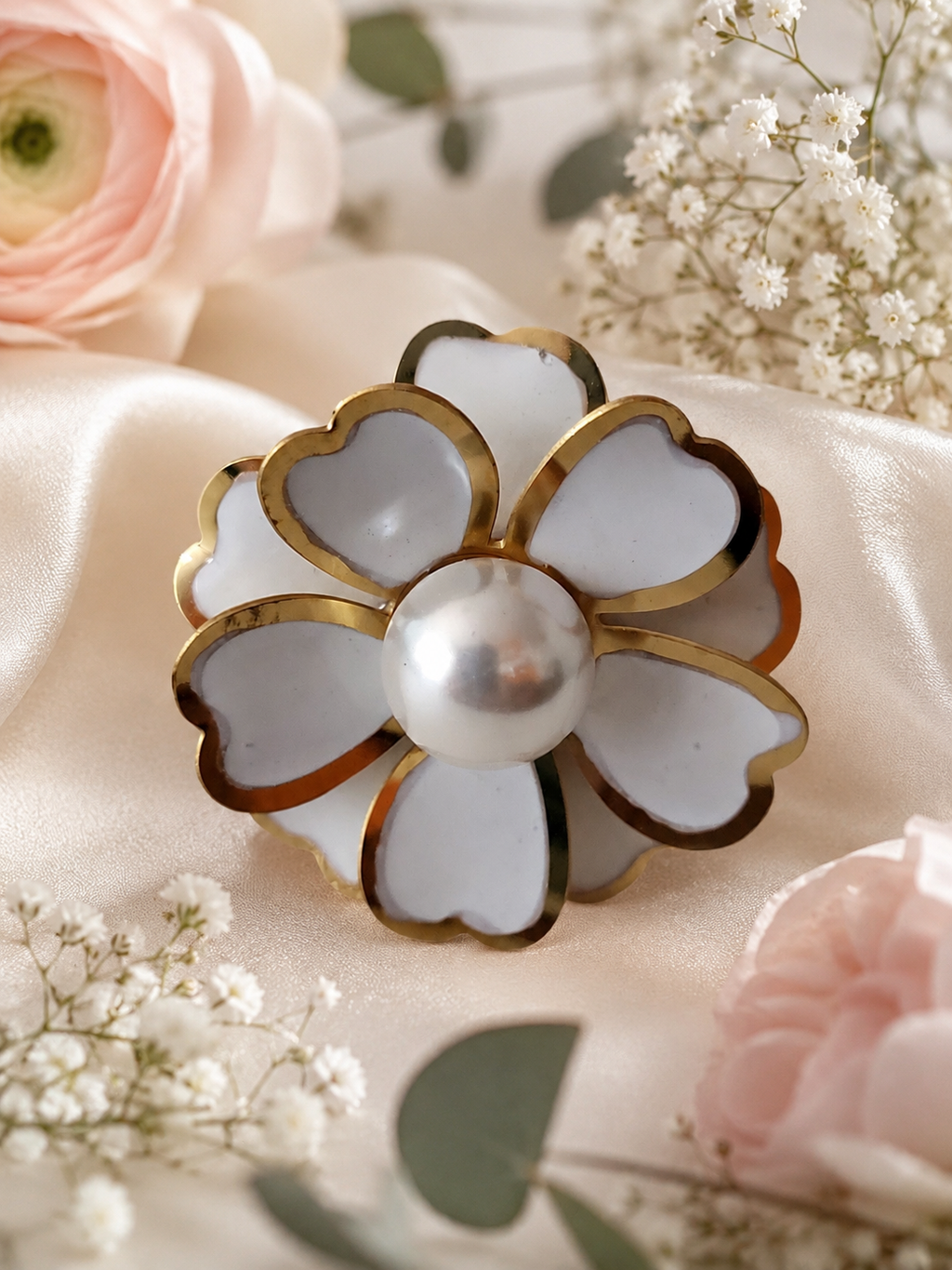 Bague acier inoxydable en forme de fleur dorée et blanche