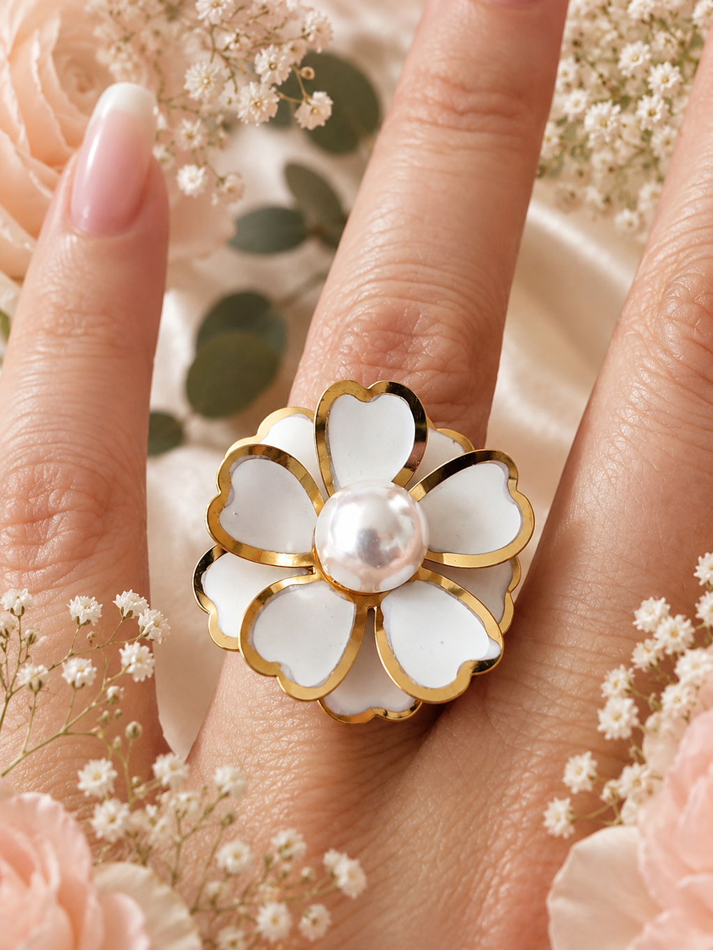 Bague acier inoxydable en forme de fleur dorée et blanche