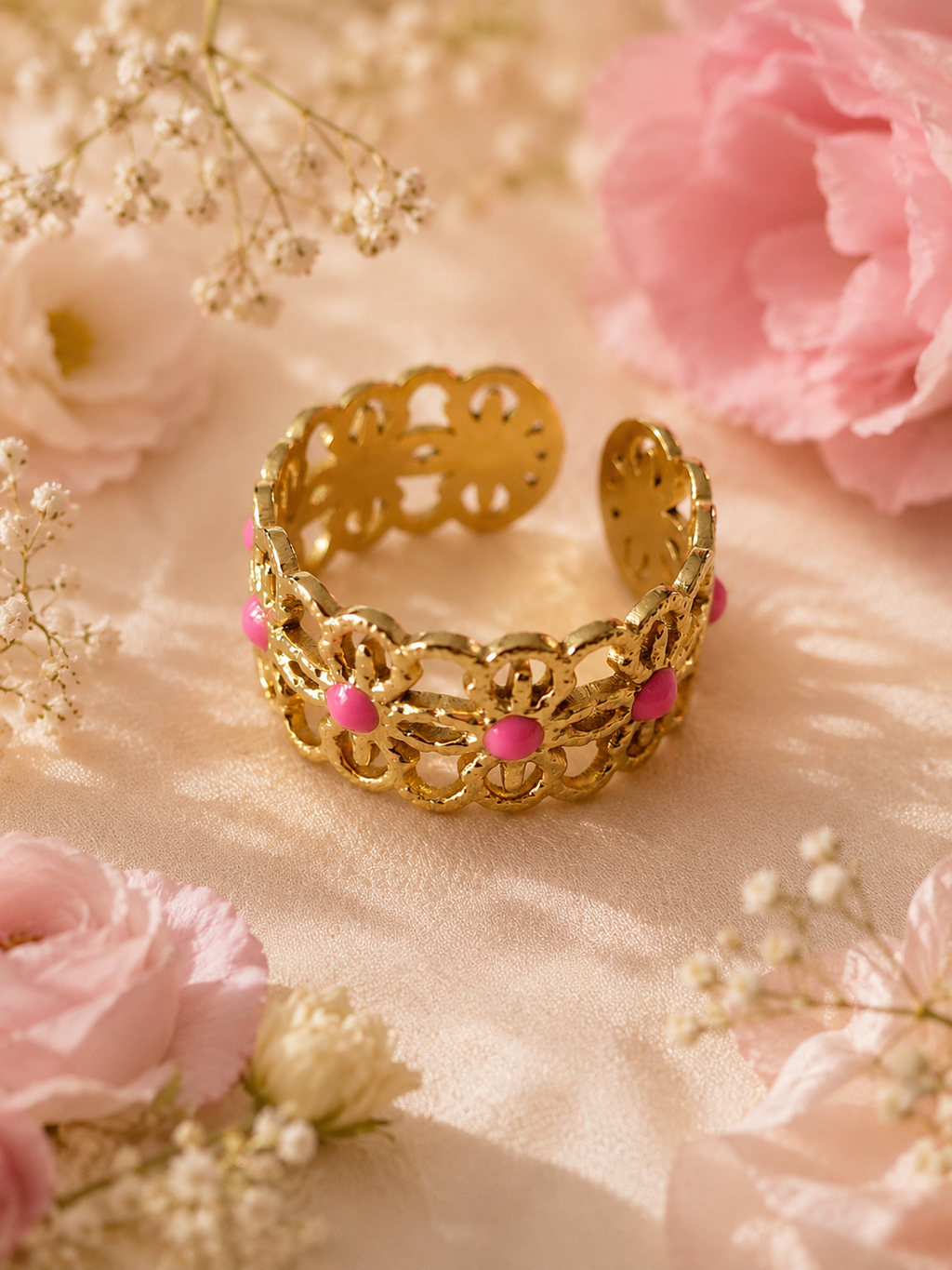Anello aperto in acciaio inossidabile dorato con motivo a fiori dorati e rose