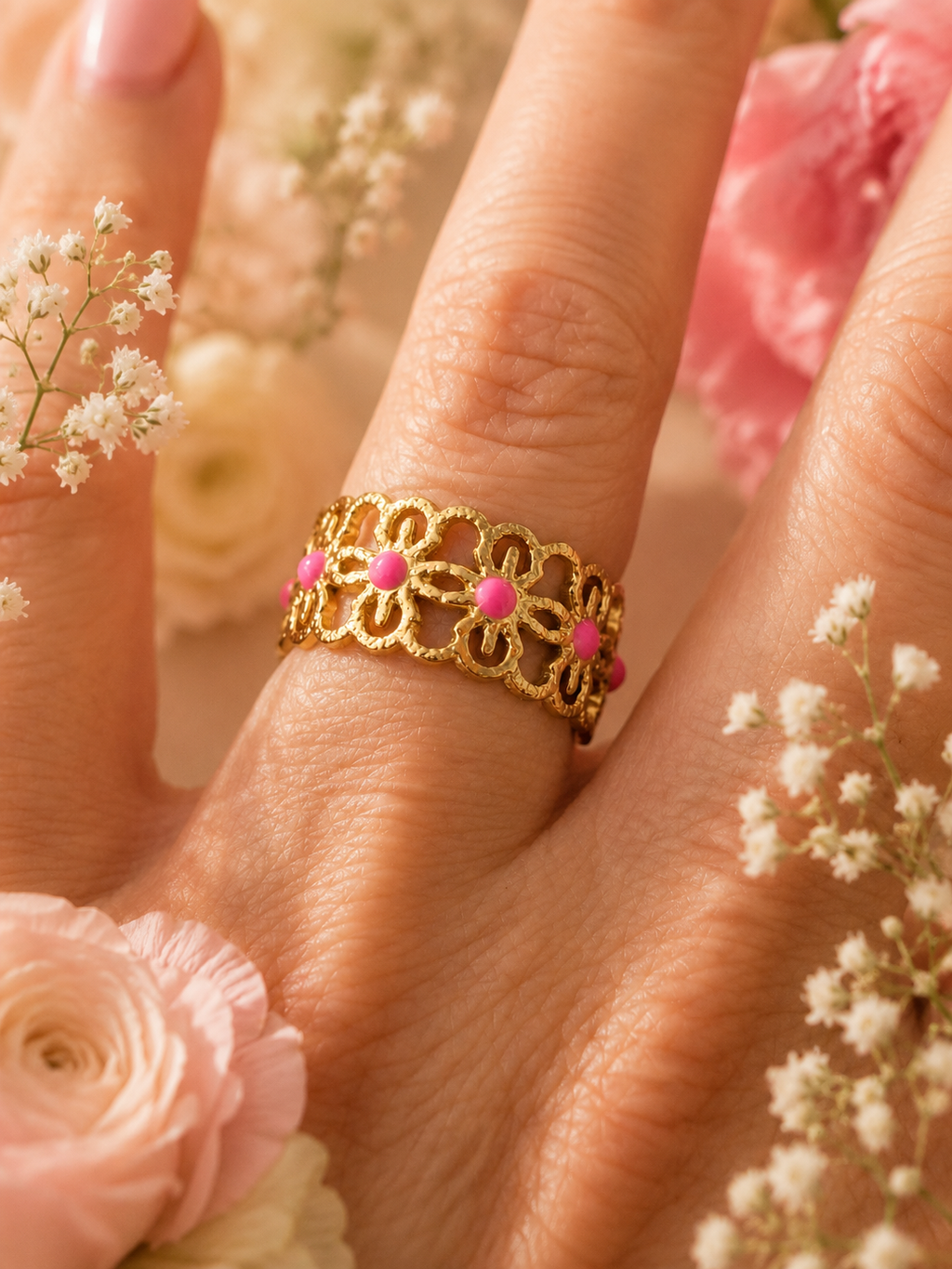 Anello aperto in acciaio inossidabile dorato con motivo a fiori dorati e rose