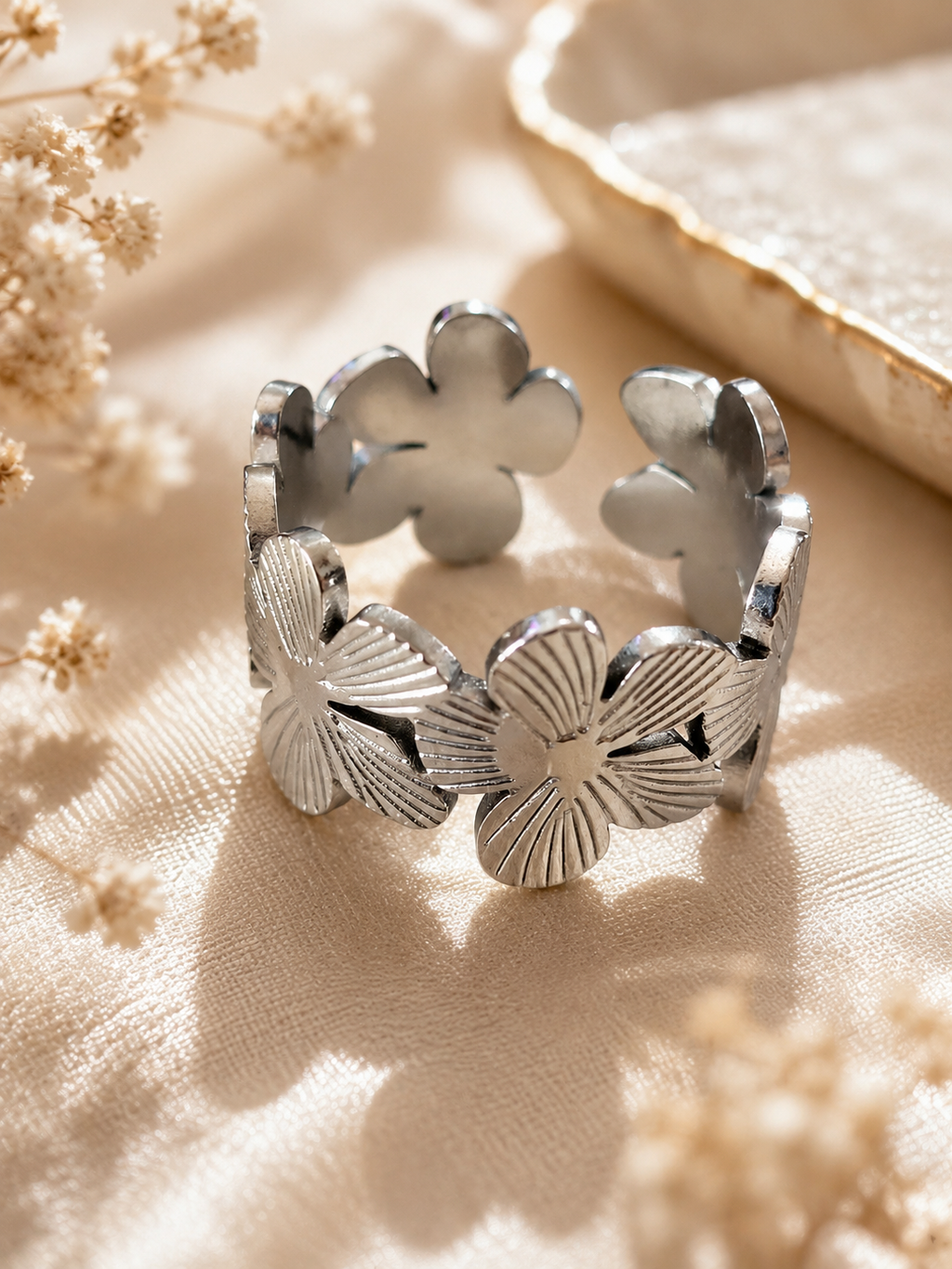 Bague Fleur Ajustable en Acier Inoxydable Argenté – Design Floral Élégant