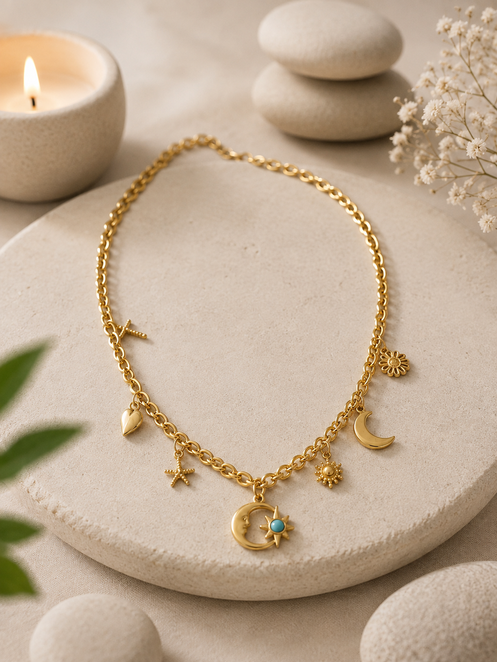 Collier Breloques Soleil, Lune, Croix & Cœur en Acier Inoxydable Doré – Élégant & Symbolique