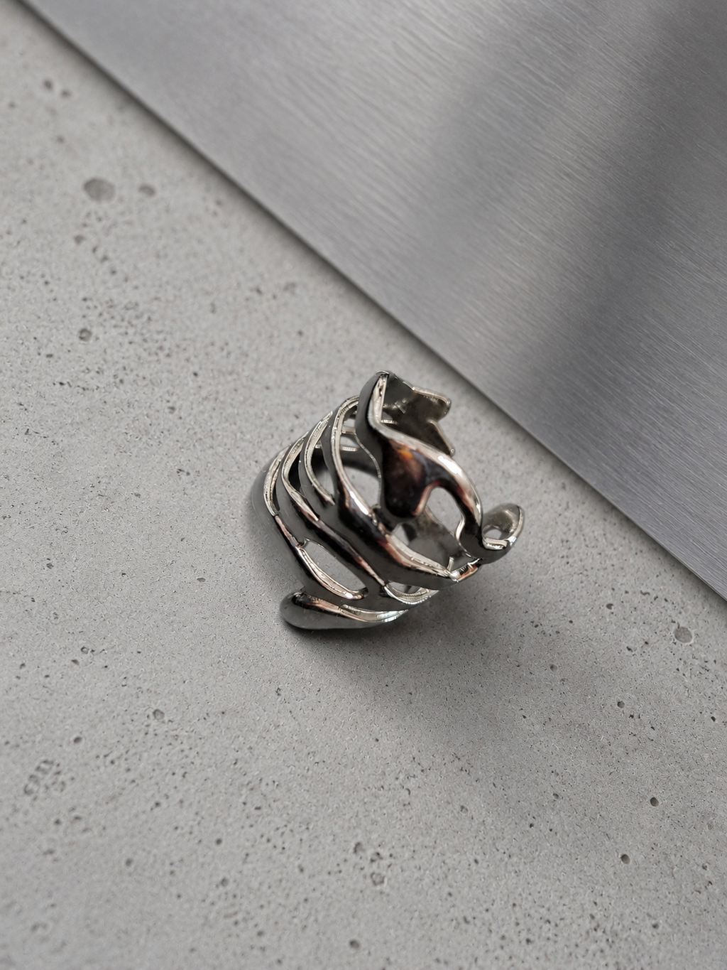 Anello in acciaio inossidabile con arabesco
