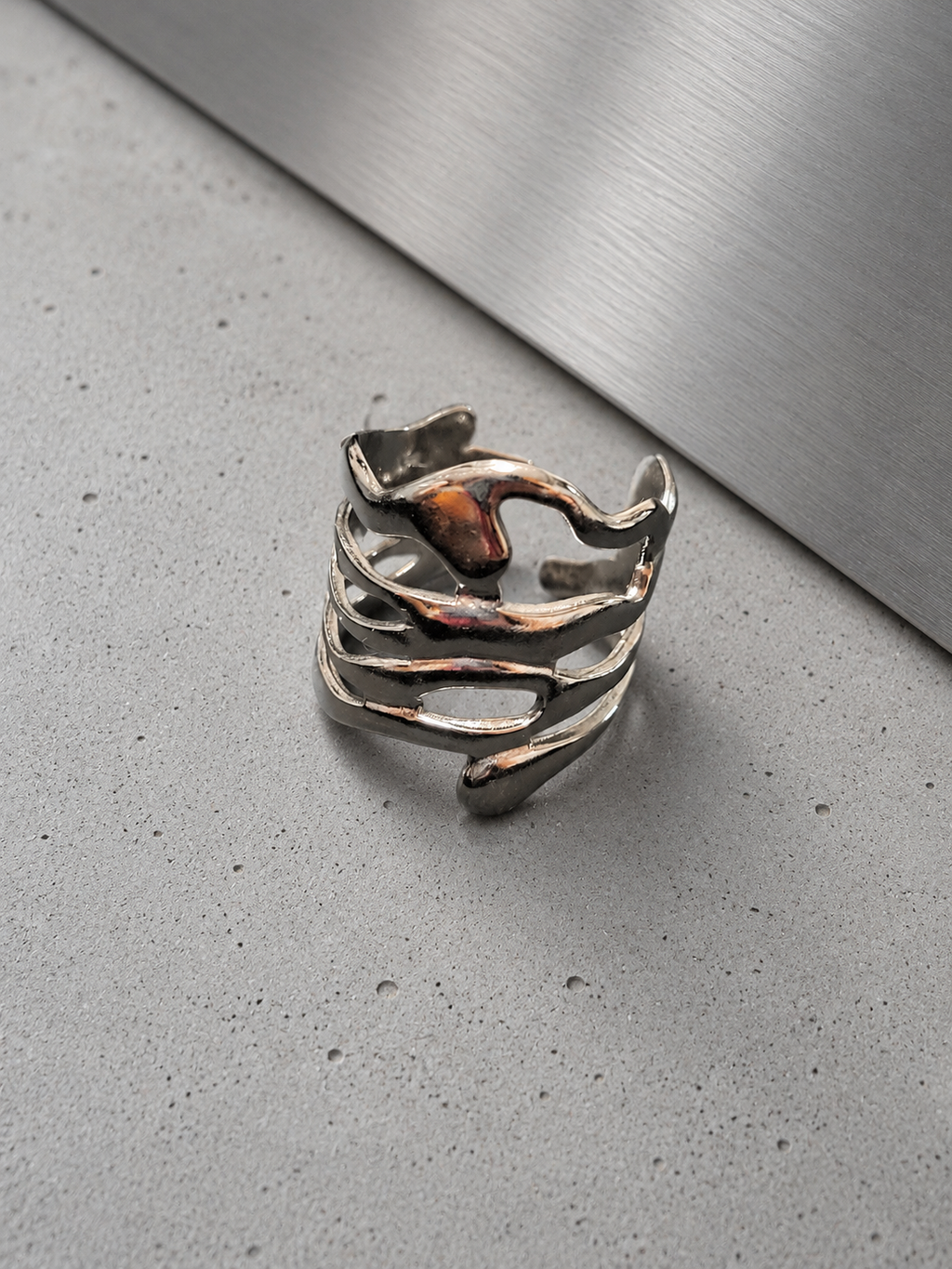 Anello in acciaio inossidabile con arabesco