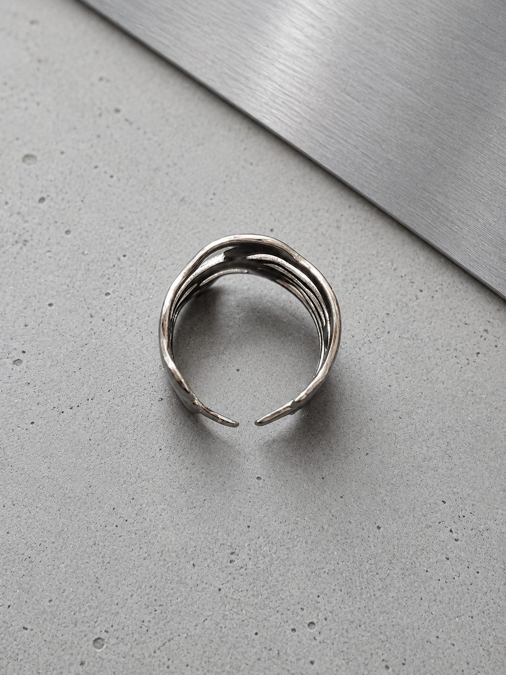 Anello in acciaio inossidabile con arabesco