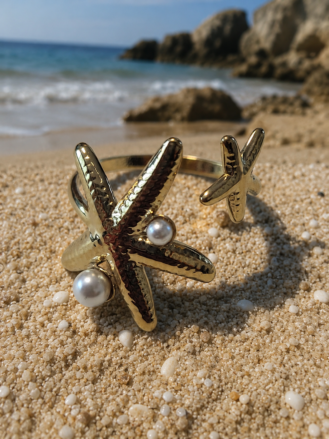 Bague dorée ouverte à l'avant à 2 étoiles de mer avec perles