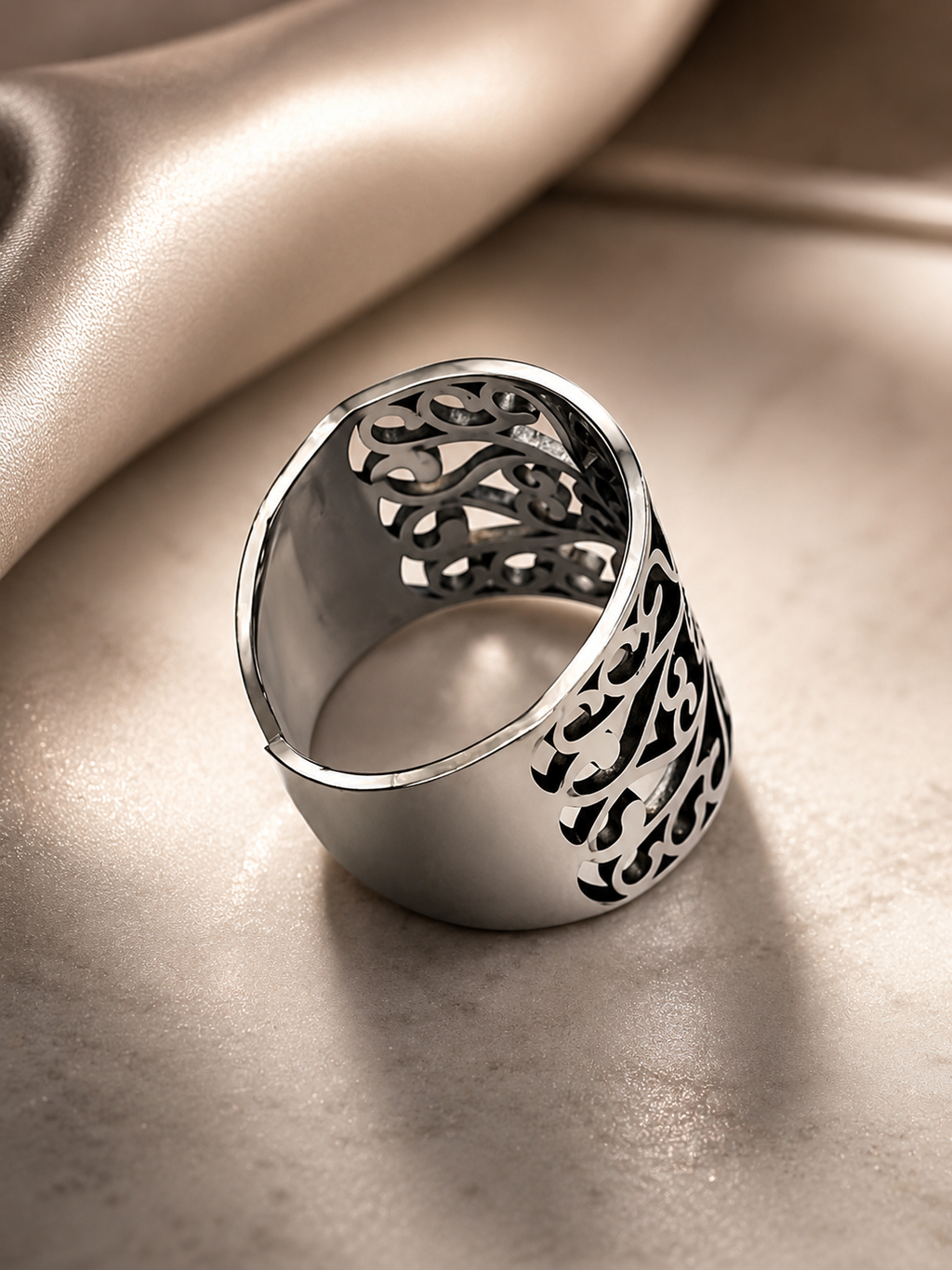 Bague acier inoxydable ajustable motif floral ajouré argenté