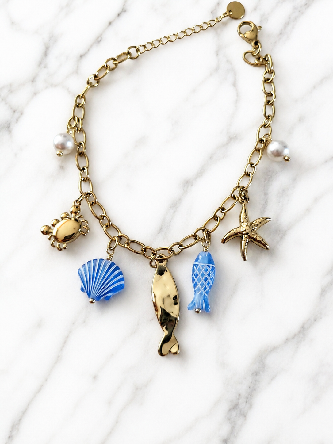 Braccialetto dorato ciondoli marini blu e granchio in strass